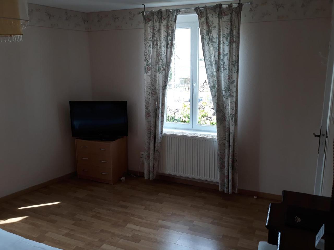 Hotel De La Gare Sainte-Gauburge-Sainte-Colombe Zewnętrze zdjęcie