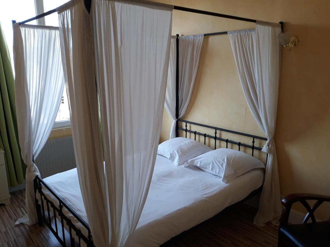 Hotel De La Gare Sainte-Gauburge-Sainte-Colombe Zewnętrze zdjęcie