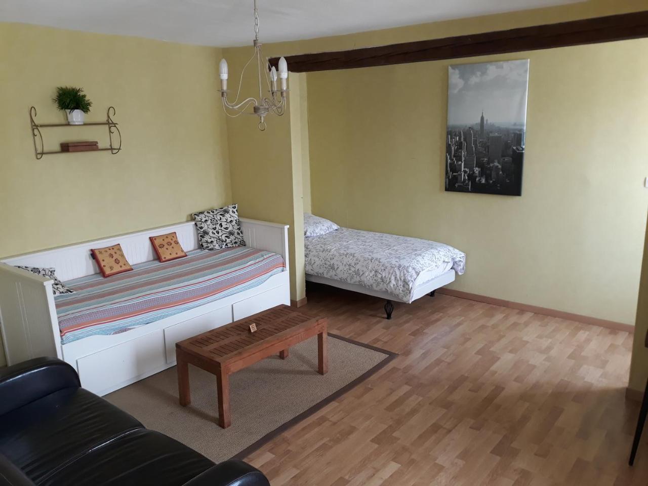 Hotel De La Gare Sainte-Gauburge-Sainte-Colombe Zewnętrze zdjęcie